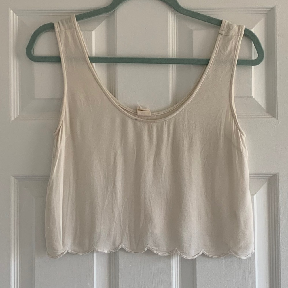 LA hearts Cream Flowy Scoop Bottom Crop Top